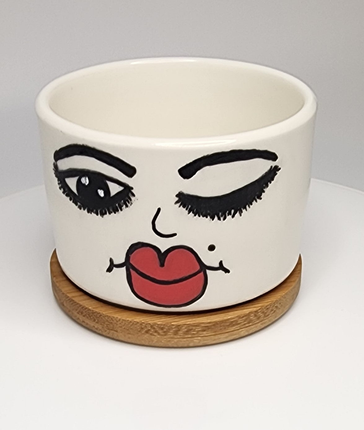 Planter face pots (2 sizes/4 styles)