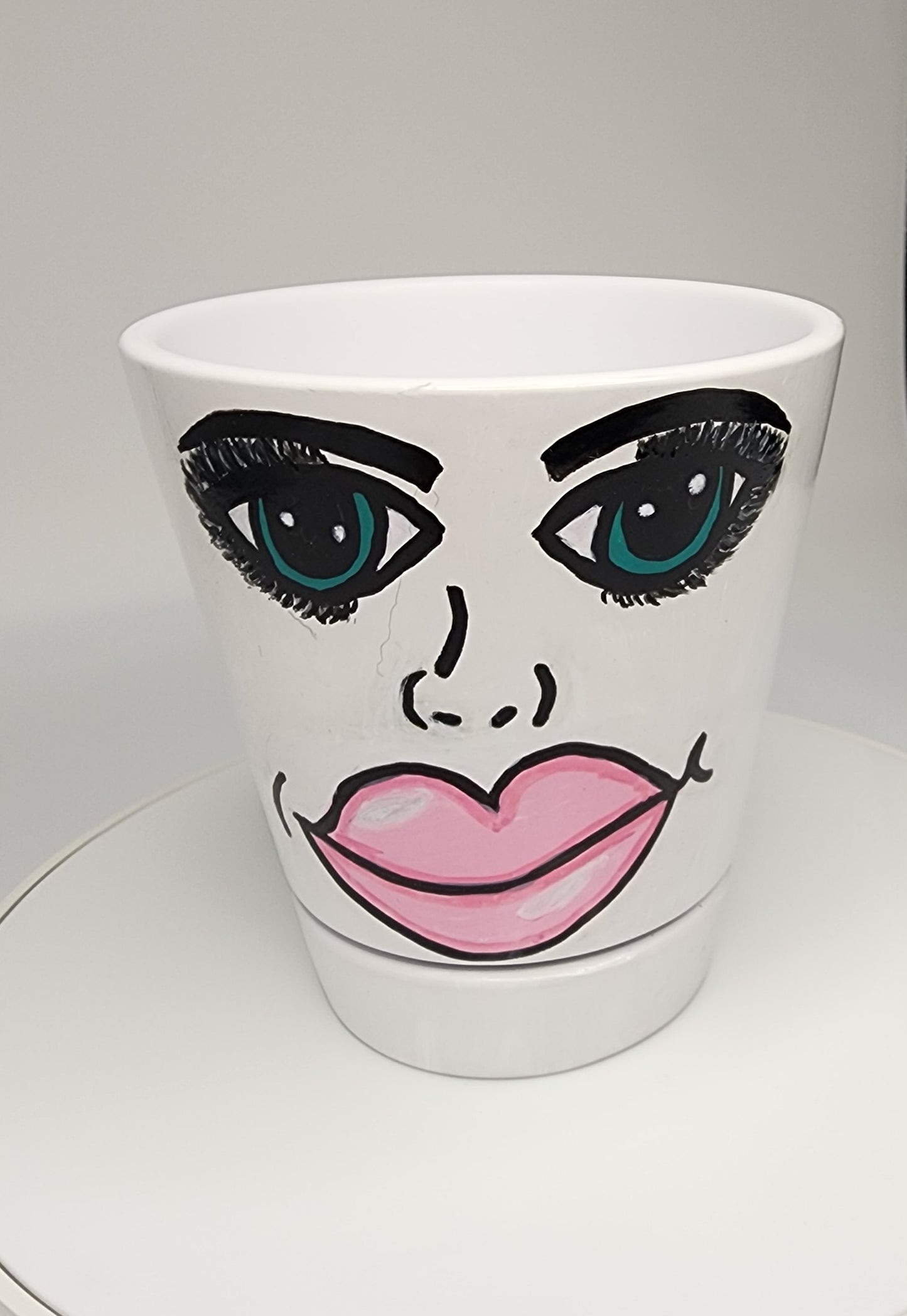 Planter face pots (2 sizes/4 styles)